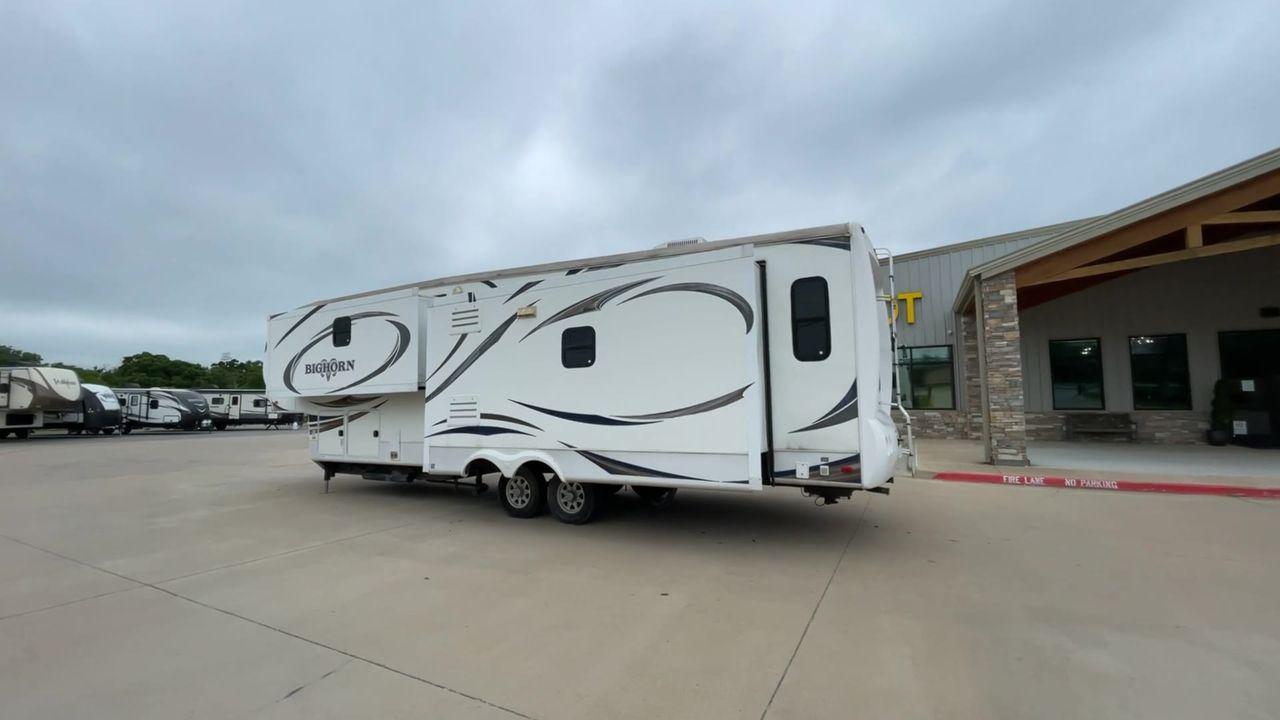 2013 WHITE HEARTLAND BIGHORN 3585RL - (5SFBG3826DE) , Length: 38.25 ft. | Dry Weight: 12,018 lbs. | Gross Weight: 15,500 lbs. | Slides: 3 transmission, located at 4319 N Main St, Cleburne, TX, 76033, (817) 678-5133, 32.385960, -97.391212 - The 2013 Heartland Big Horn 3585RL is a triple-slide fifth wheel measuring 38.25 ft. in length and crafted with aluminum and fiberglass, ensuring durability and longevity. With a dry weight of 12,018 lbs. and a GVWR of 15,500 lbs., this impressive model offers both practicality and versatility. The - Photo #7