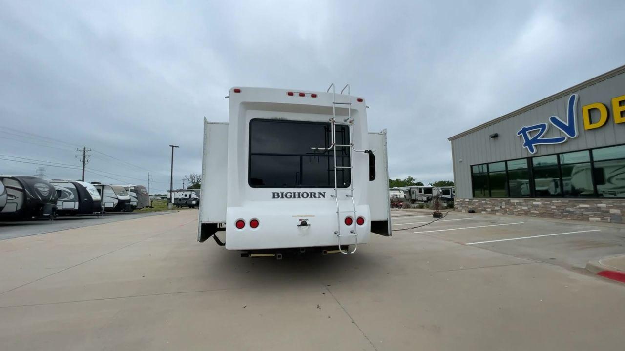 2013 WHITE HEARTLAND BIGHORN 3585RL - (5SFBG3826DE) , Length: 38.25 ft. | Dry Weight: 12,018 lbs. | Gross Weight: 15,500 lbs. | Slides: 3 transmission, located at 4319 N Main St, Cleburne, TX, 76033, (817) 678-5133, 32.385960, -97.391212 - The 2013 Heartland Big Horn 3585RL is a triple-slide fifth wheel measuring 38.25 ft. in length and crafted with aluminum and fiberglass, ensuring durability and longevity. With a dry weight of 12,018 lbs. and a GVWR of 15,500 lbs., this impressive model offers both practicality and versatility. The - Photo #8