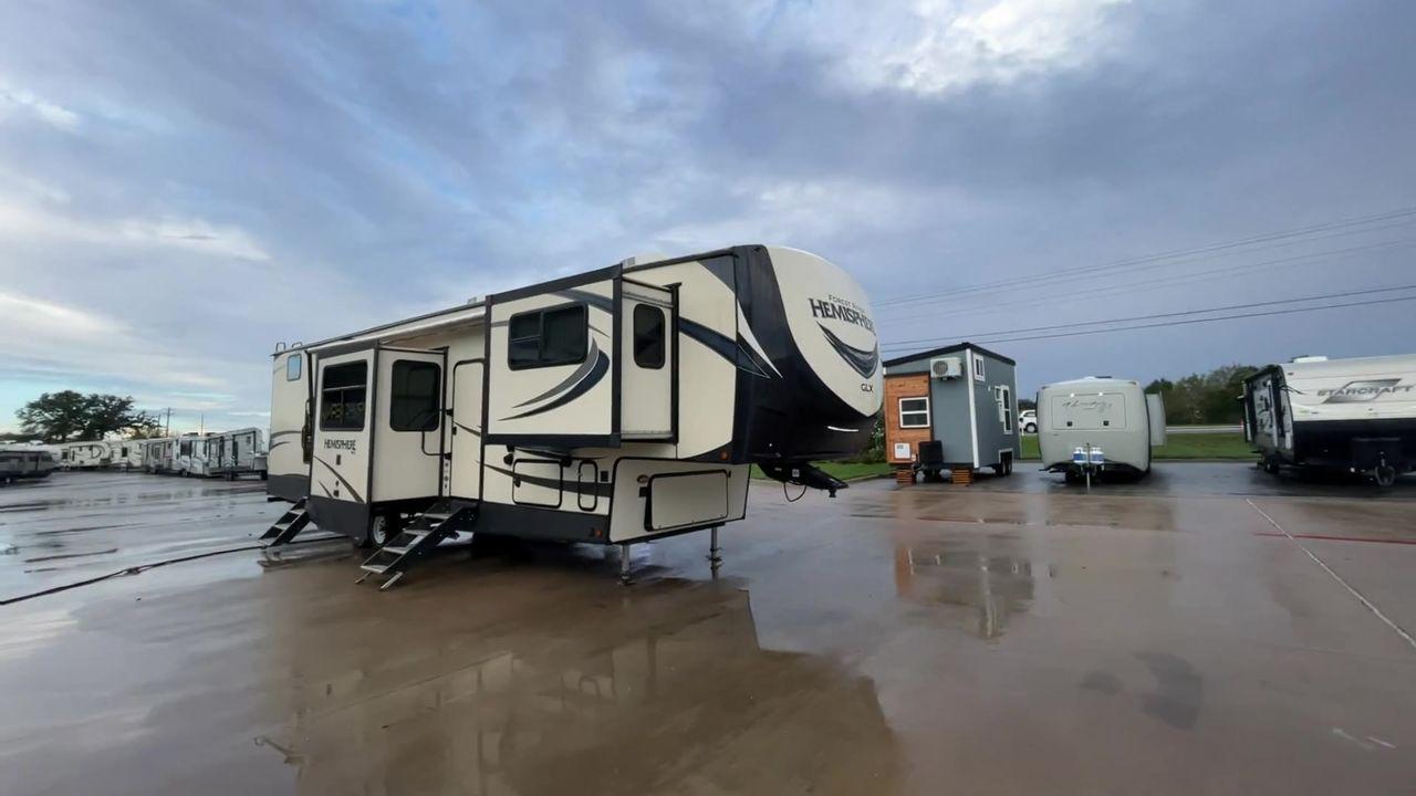 2020 WHITE SALEM HEMISPHERE GLX378FL - (4X4FSBP23LV) , Length: 43.42 ft. | Dry Weight: 11,589 lbs. | Slides: 5 transmission, located at 4319 N Main St, Cleburne, TX, 76033, (817) 678-5133, 32.385960, -97.391212 - The 2020 Salem Hemisphere GLX378F is a luxurious fifth wheel that stands out with its expansive design and premium features. With an impressive length of 43 feet and five slides, this model ensures a spacious and inviting living space that redefines the concept of comfort on the road. The dual entry - Photo #5