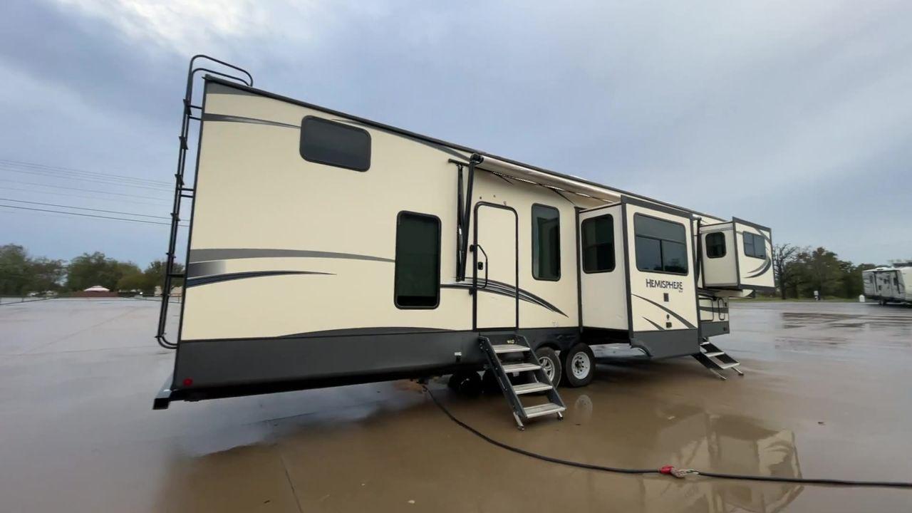 2020 WHITE SALEM HEMISPHERE GLX378FL - (4X4FSBP23LV) , Length: 43.42 ft. | Dry Weight: 11,589 lbs. | Slides: 5 transmission, located at 4319 N Main Street, Cleburne, TX, 76033, (817) 221-0660, 32.435829, -97.384178 - The 2020 Salem Hemisphere GLX378F is a luxurious fifth wheel that stands out with its expansive design and premium features. With an impressive length of 43 feet and five slides, this model ensures a spacious and inviting living space that redefines the concept of comfort on the road. The dual entry - Photo #7