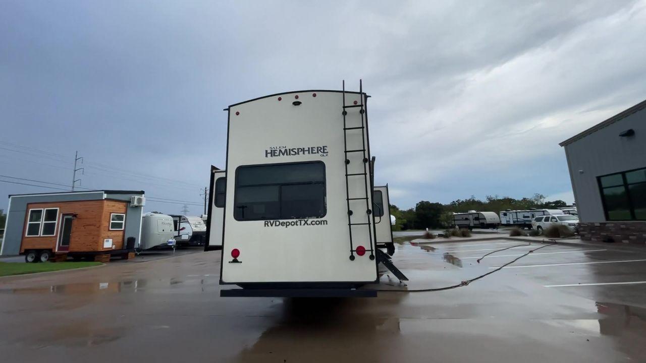 2020 WHITE SALEM HEMISPHERE GLX378FL - (4X4FSBP23LV) , Length: 43.42 ft. | Dry Weight: 11,589 lbs. | Slides: 5 transmission, located at 4319 N Main St, Cleburne, TX, 76033, (817) 678-5133, 32.385960, -97.391212 - The 2020 Salem Hemisphere GLX378F is a luxurious fifth wheel that stands out with its expansive design and premium features. With an impressive length of 43 feet and five slides, this model ensures a spacious and inviting living space that redefines the concept of comfort on the road. The dual entry - Photo #8