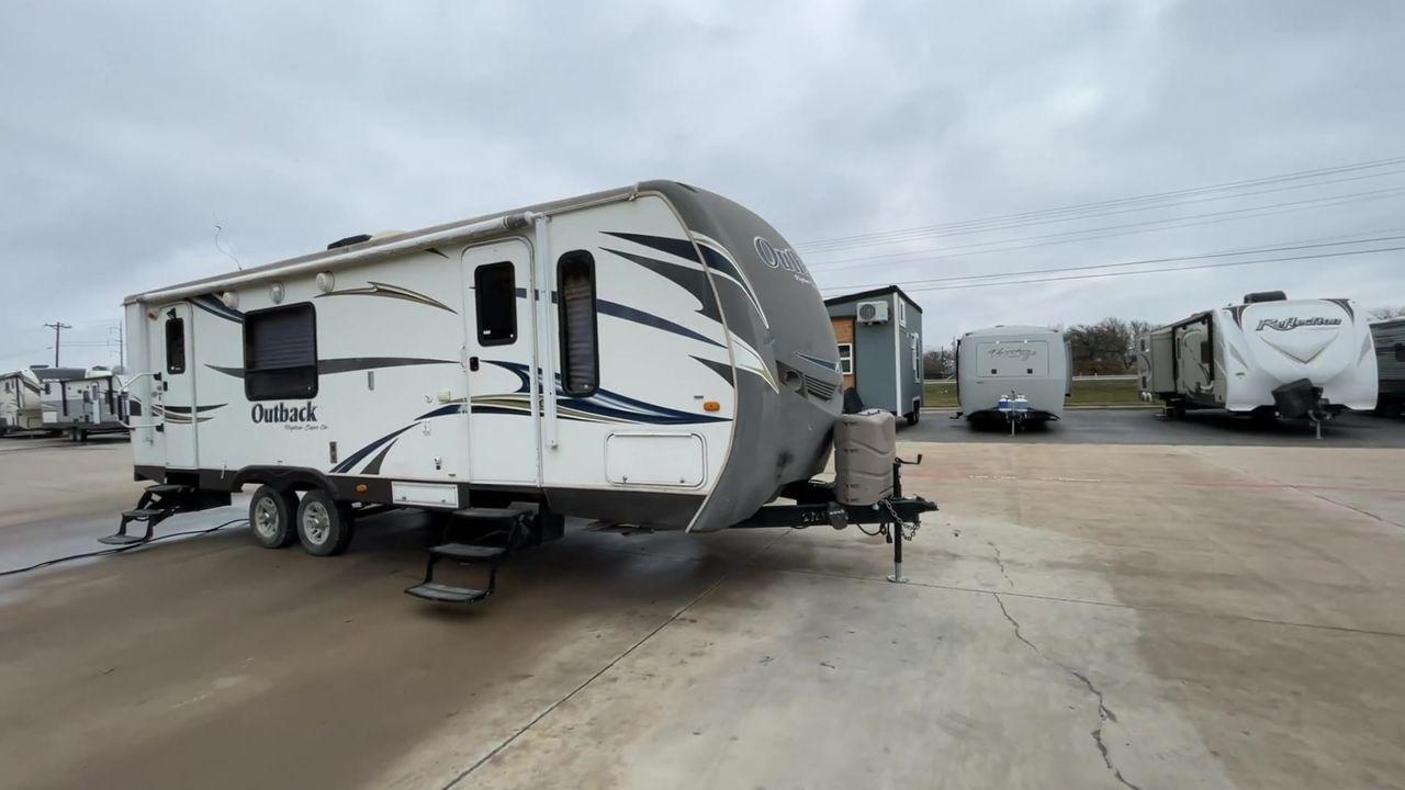 2012 WHITE KEYSTONE OUTBACK 272RK (4YDT27227CB) , Length: 30.33 ft. | Dry Weight: 5,976 lbs. | Gross Weight: 7,800 lbs. | Slides: 1 transmission, located at 4319 N Main St, Cleburne, TX, 76033, (817) 678-5133, 32.385960, -97.391212 - Photo #3