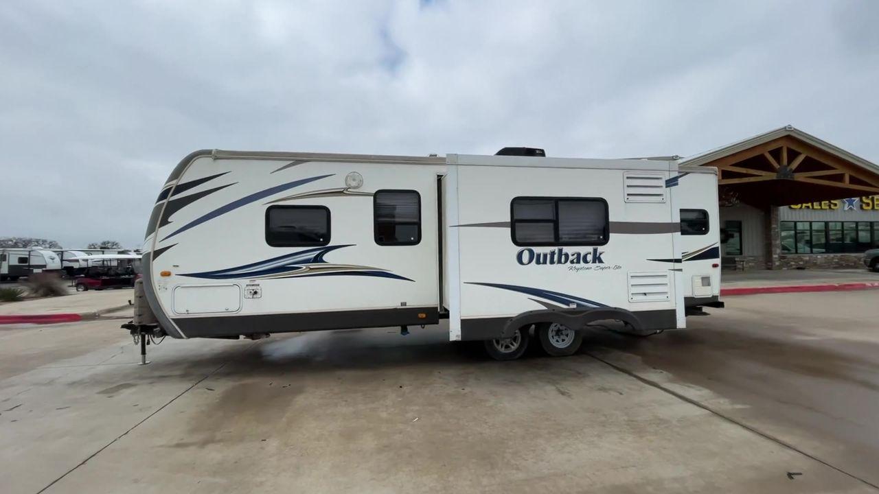 2012 WHITE KEYSTONE OUTBACK 272RK (4YDT27227CB) , Length: 30.33 ft. | Dry Weight: 5,976 lbs. | Gross Weight: 7,800 lbs. | Slides: 1 transmission, located at 4319 N Main St, Cleburne, TX, 76033, (817) 678-5133, 32.385960, -97.391212 - Photo #6