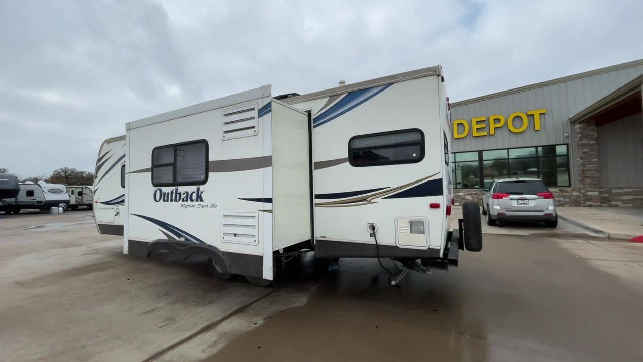 2012 WHITE KEYSTONE OUTBACK 272RK (4YDT27227CB) , Length: 30.33 ft. | Dry Weight: 5,976 lbs. | Gross Weight: 7,800 lbs. | Slides: 1 transmission, located at 4319 N Main St, Cleburne, TX, 76033, (817) 678-5133, 32.385960, -97.391212 - Photo #7