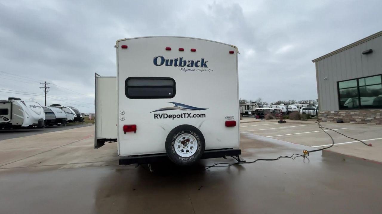 2012 WHITE KEYSTONE OUTBACK 272RK (4YDT27227CB) , Length: 30.33 ft. | Dry Weight: 5,976 lbs. | Gross Weight: 7,800 lbs. | Slides: 1 transmission, located at 4319 N Main St, Cleburne, TX, 76033, (817) 678-5133, 32.385960, -97.391212 - Photo #8