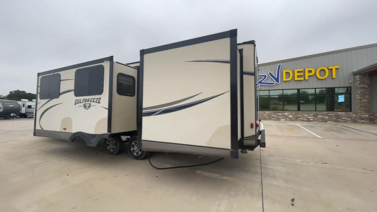2016 TAN GULF BREEZE 30DBS - (1NL1XTP26G1) , Length: 35.33 ft. | Dry Weight: 6,640 lbs. | Slides: 2 transmission, located at 4319 N Main St, Cleburne, TX, 76033, (817) 678-5133, 32.385960, -97.391212 - Photo #7