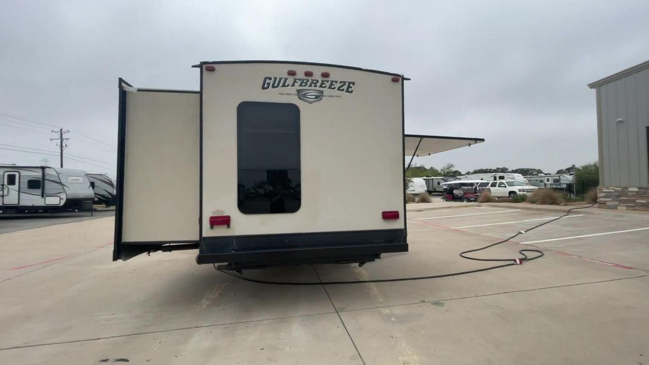 2016 TAN GULF BREEZE 30DBS - (1NL1XTP26G1) , Length: 35.33 ft. | Dry Weight: 6,640 lbs. | Slides: 2 transmission, located at 4319 N Main St, Cleburne, TX, 76033, (817) 678-5133, 32.385960, -97.391212 - Photo #8
