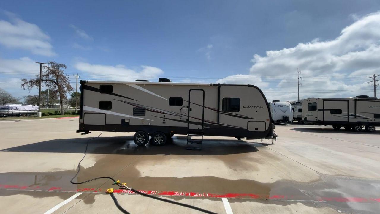 2016 GRAY LAYTON 285BH - (5ZWTYNS23G4) , Length: 33 ft. | Dry Weight: 6,125 lbs. | Gross Weight: 11,200 lbs. | Slides: 1 transmission, located at 4319 N Main St, Cleburne, TX, 76033, (817) 678-5133, 32.385960, -97.391212 - Photo #2