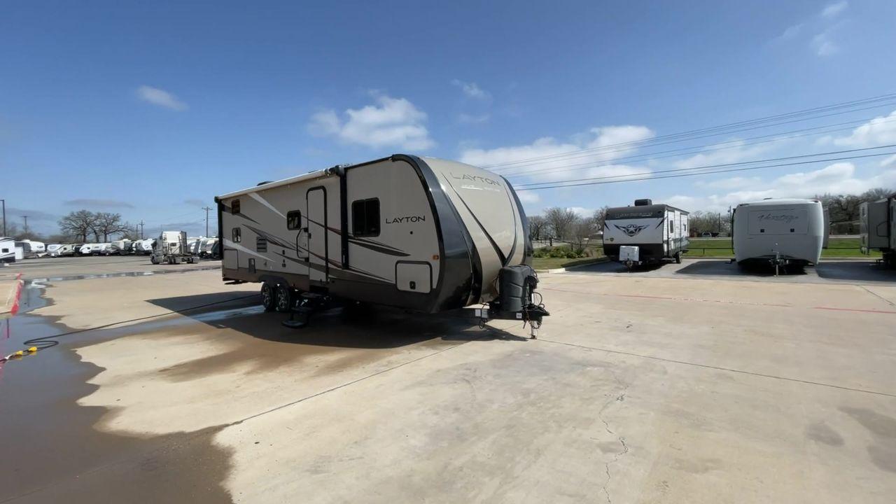 2016 GRAY LAYTON 285BH - (5ZWTYNS23G4) , Length: 33 ft. | Dry Weight: 6,125 lbs. | Gross Weight: 11,200 lbs. | Slides: 1 transmission, located at 4319 N Main St, Cleburne, TX, 76033, (817) 678-5133, 32.385960, -97.391212 - Photo #3