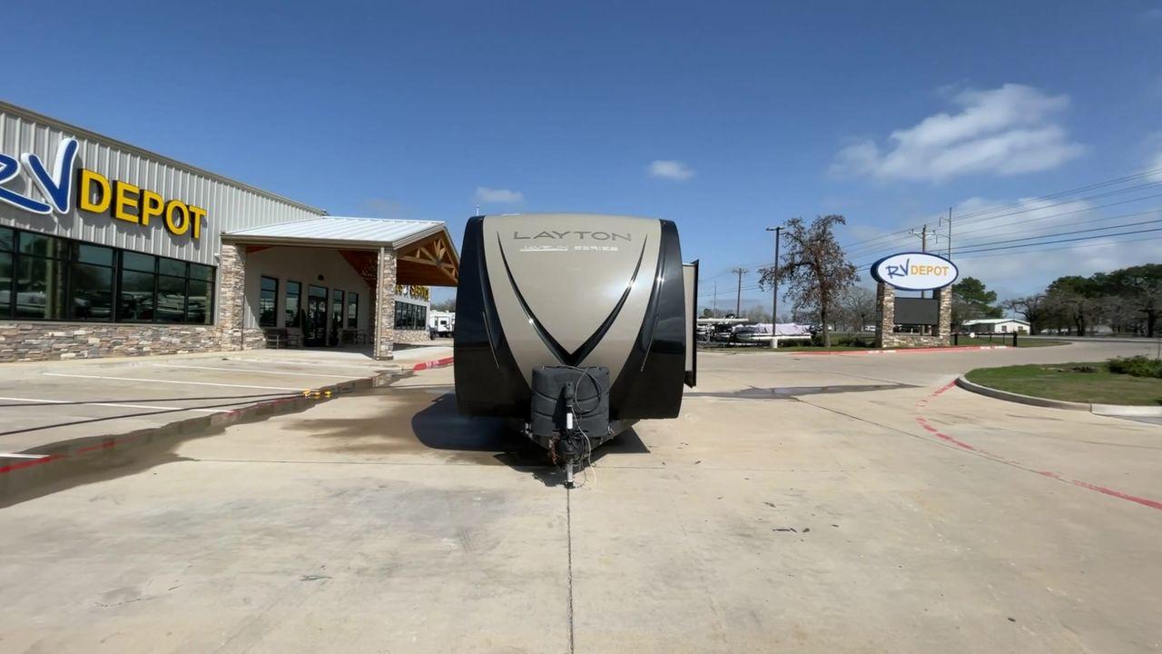 2016 GRAY LAYTON 285BH - (5ZWTYNS23G4) , Length: 33 ft. | Dry Weight: 6,125 lbs. | Gross Weight: 11,200 lbs. | Slides: 1 transmission, located at 4319 N Main St, Cleburne, TX, 76033, (817) 678-5133, 32.385960, -97.391212 - Photo #4