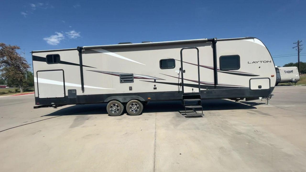 2016 TAN LAYTON 305BH - (5ZWTYTS21G4) , Length: 36.5 ft. | Dry Weight: 6,885 lbs. | Gross Weight: 11,200 lbs. | Slides: 2 transmission, located at 4319 N Main Street, Cleburne, TX, 76033, (817) 221-0660, 32.435829, -97.384178 - Photo #2