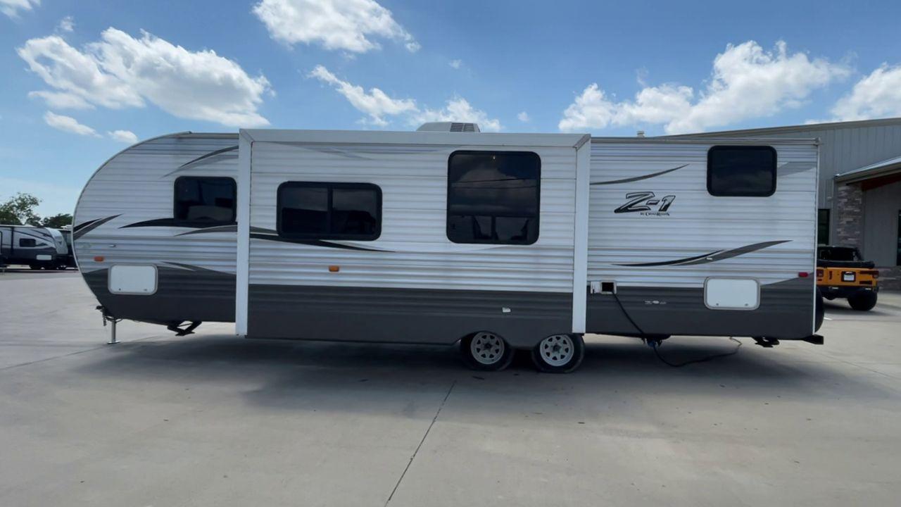 2016 WHITE CROSSROADS Z1 302KB - (4V0TC3027GJ) , Length: 32.75 ft. | Dry Weight: 6,244 lbs. | Gross Weight: 7,796 lbs. | Slides: 1 transmission, located at 4319 N Main St, Cleburne, TX, 76033, (817) 678-5133, 32.385960, -97.391212 - Set out on an easy and convenient adventure with the 2016 Crossroads Z1 302KB travel trailer. Families and travelers looking for a home away from home will love this well-thought-out RV. The dimensions for this unit are 32.75 ft in length by 10.92 ft in height. It has a dry weight of 6,244 lbs with - Photo #2