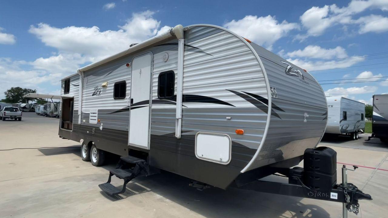 2016 WHITE CROSSROADS Z1 302KB - (4V0TC3027GJ) , Length: 32.75 ft. | Dry Weight: 6,244 lbs. | Gross Weight: 7,796 lbs. | Slides: 1 transmission, located at 4319 N Main St, Cleburne, TX, 76033, (817) 678-5133, 32.385960, -97.391212 - Photo #5
