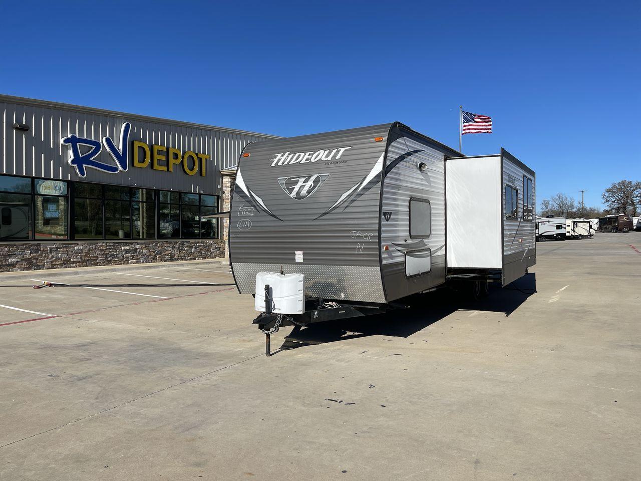 2016 WHITE HIDEOUT 300LHS - (4YDT30027G7) , Length: 35 ft | Dry Weight: 8,055 lbs | Gross Weight: 9,840 lbs. | Slides: 2 transmission, located at 4319 N Main Street, Cleburne, TX, 76033, (817) 221-0660, 32.435829, -97.384178 - Photo #0