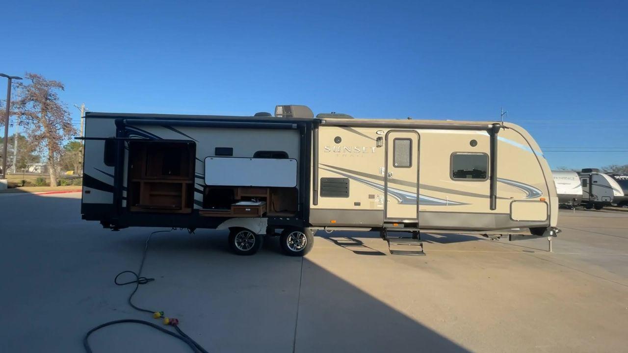 2014 TAN SUNSET TRAIL 32RL (4V0TC3224EG) , Length: 35.92 ft. | Dry Weight: 7,573 lbs. | Gross Weight: 9,798 lbs. | Slides: 3 transmission, located at 4319 N Main Street, Cleburne, TX, 76033, (817) 221-0660, 32.435829, -97.384178 - The 2014 Sunset Trail 32RL is a reputable travel trailer known for its roomy and cozy interior. This travel trailer provides a warm sanctuary for vacationers and campers alike. It is ideal for folks who value a blend of contemporary conveniences and a comfortable home-away-from-home feeling. The dim - Photo #2