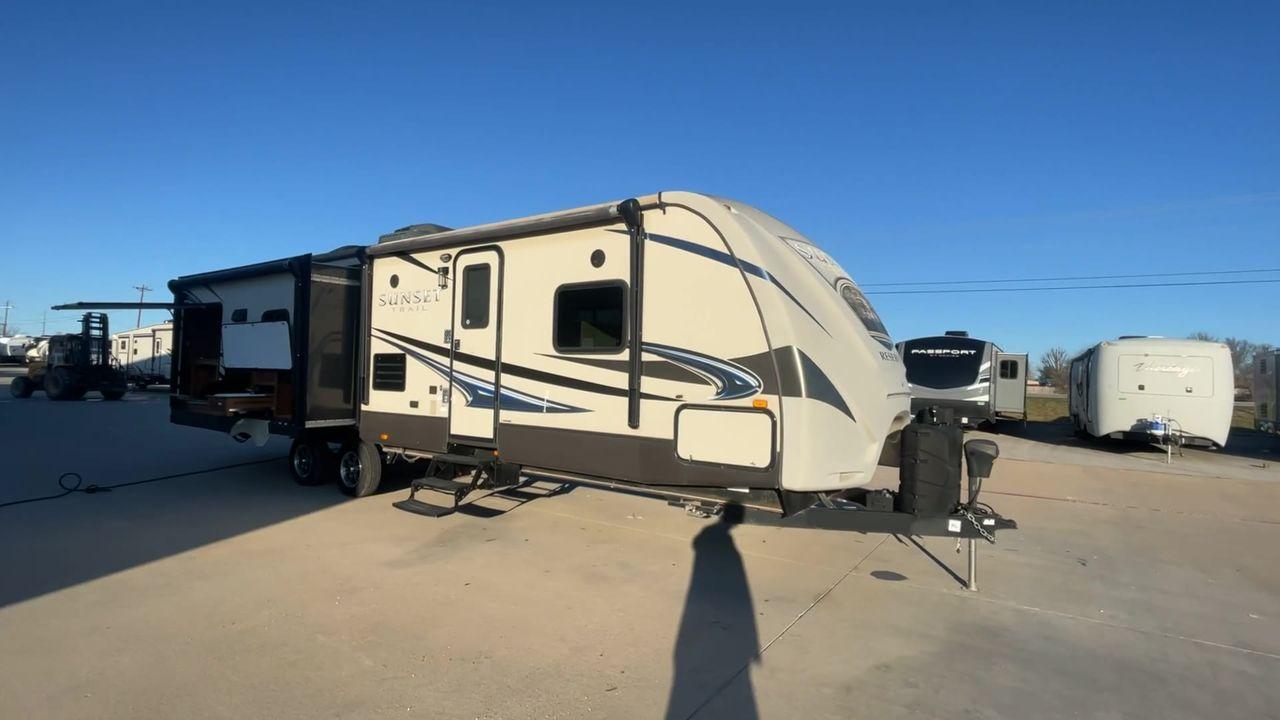 2014 TAN SUNSET TRAIL 32RL (4V0TC3224EG) , Length: 35.92 ft. | Dry Weight: 7,573 lbs. | Gross Weight: 9,798 lbs. | Slides: 3 transmission, located at 4319 N Main St, Cleburne, TX, 76033, (817) 678-5133, 32.385960, -97.391212 - The 2014 Sunset Trail 32RL is a reputable travel trailer known for its roomy and cozy interior. This travel trailer provides a warm sanctuary for vacationers and campers alike. It is ideal for folks who value a blend of contemporary conveniences and a comfortable home-away-from-home feeling. The dim - Photo #3