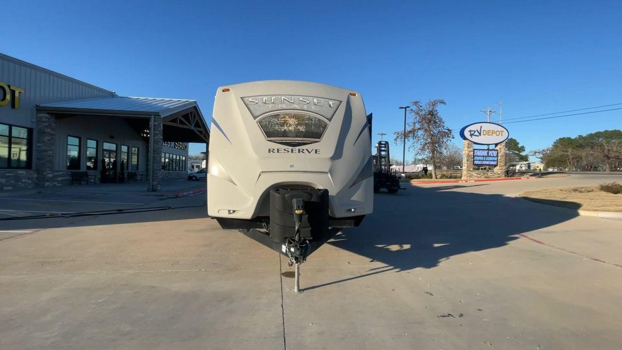 2014 TAN SUNSET TRAIL 32RL (4V0TC3224EG) , Length: 35.92 ft. | Dry Weight: 7,573 lbs. | Gross Weight: 9,798 lbs. | Slides: 3 transmission, located at 4319 N Main Street, Cleburne, TX, 76033, (817) 221-0660, 32.435829, -97.384178 - The 2014 Sunset Trail 32RL is a reputable travel trailer known for its roomy and cozy interior. This travel trailer provides a warm sanctuary for vacationers and campers alike. It is ideal for folks who value a blend of contemporary conveniences and a comfortable home-away-from-home feeling. The dim - Photo #4