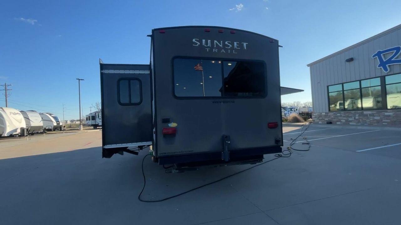 2014 TAN SUNSET TRAIL 32RL (4V0TC3224EG) , Length: 35.92 ft. | Dry Weight: 7,573 lbs. | Gross Weight: 9,798 lbs. | Slides: 3 transmission, located at 4319 N Main Street, Cleburne, TX, 76033, (817) 221-0660, 32.435829, -97.384178 - The 2014 Sunset Trail 32RL is a reputable travel trailer known for its roomy and cozy interior. This travel trailer provides a warm sanctuary for vacationers and campers alike. It is ideal for folks who value a blend of contemporary conveniences and a comfortable home-away-from-home feeling. The dim - Photo #8