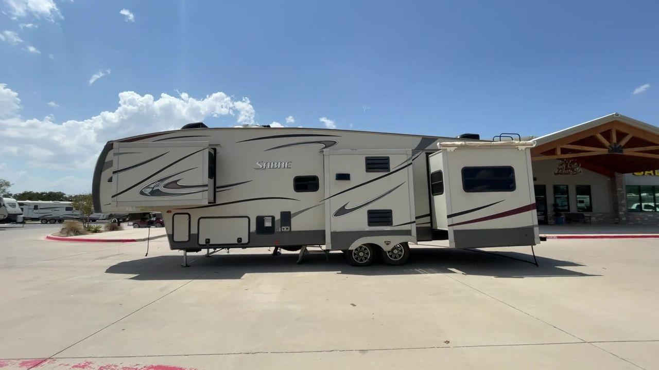 2014 TAN SABRE 34REQS-6 (4X4FSRK2XE3) , Length: 36 ft. | Dry Weight: 10,854 lbs. | Gross Weight: 13,704 lbs. | Slides: 4 transmission, located at 4319 N Main Street, Cleburne, TX, 76033, (817) 221-0660, 32.435829, -97.384178 - Photo #6