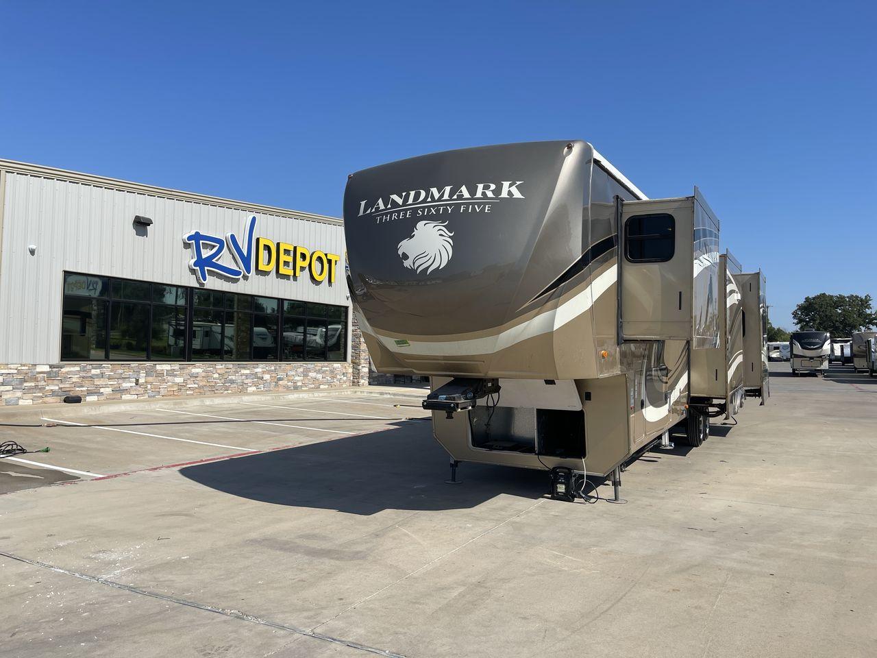 photo of 2017 HEARTLAND LANDMARK CHARLESTON FIFTH WHEEL