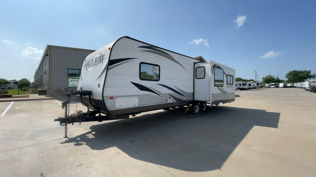 2014 WHITE SALEM 27RLSS (4X4TSMC21EA) , Length: 32.17 ft. | Dry Weight: 6,373 lbs. | Slides: 1 transmission, located at 4319 N Main Street, Cleburne, TX, 76033, (817) 221-0660, 32.435829, -97.384178 - Travel in style with the 2014 Forest River Salem 27RLSS travel trailer and experience the freedom of the wide road. This well-thought-out RV is the best option for anyone looking for amazing outdoor experiences since it provides the optimal balance of comfort, utility, and family-friendly amenities. - Photo #5