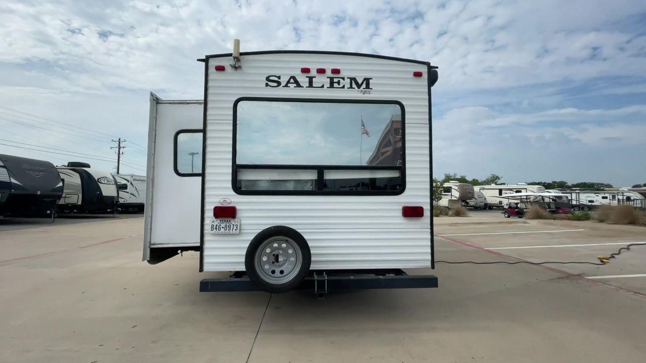 2014 WHITE SALEM 27RLSS (4X4TSMC21EA) , Length: 32.17 ft. | Dry Weight: 6,373 lbs. | Slides: 1 transmission, located at 4319 N Main Street, Cleburne, TX, 76033, (817) 221-0660, 32.435829, -97.384178 - Travel in style with the 2014 Forest River Salem 27RLSS travel trailer and experience the freedom of the wide road. This well-thought-out RV is the best option for anyone looking for amazing outdoor experiences since it provides the optimal balance of comfort, utility, and family-friendly amenities. - Photo #8
