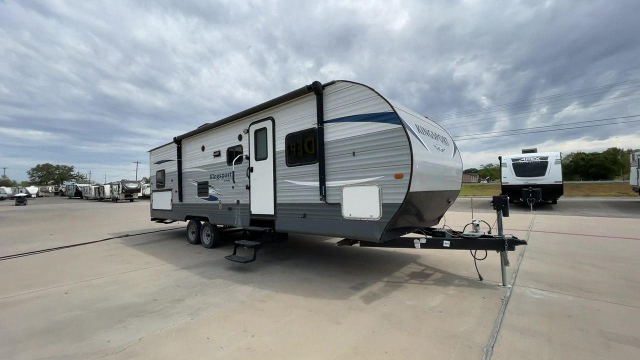 2018 GRAY KINGSPORT 301TB (1NL1GTS2XJ1) , Length: 33.58 ft. | Dry Weight: 6,845 lbs. | Slides: 1 transmission, located at 4319 N Main Street, Cleburne, TX, 76033, (817) 221-0660, 32.435829, -97.384178 - The 2018 Kingsport 301TB travel trailer will help you prepare for your next vacation. This well-thought-out, kid-friendly RV is your ticket to enjoyable and unique camping trips. The dimensions of this unit are 34.08 ft in length, 8 ft in width, and 10.75 ft in height. It has a dry weight of 6,845 l - Photo #3