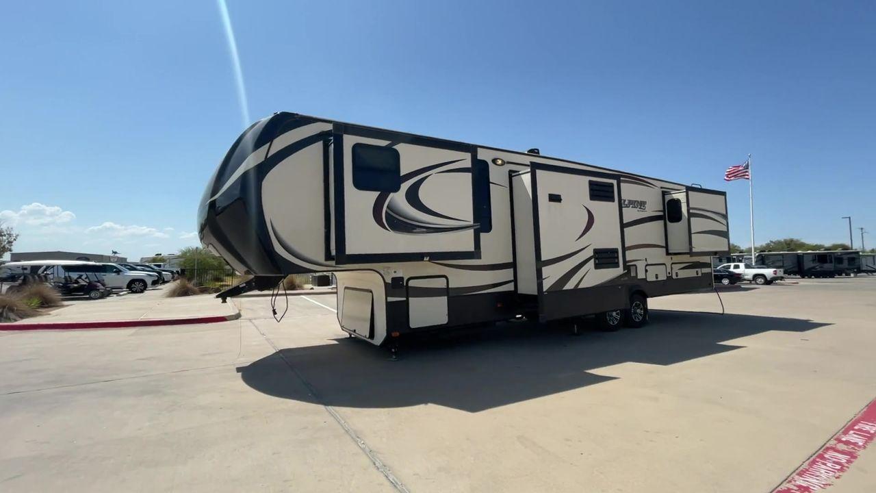 2014 GRAY KEYSTONE ALPINE 3620FL (4YDF36222EE) , Length: 39.08 ft. | Dry Weight: 12,370 lbs. | Gross Weight: 15,500 lbs. | Slides: 6 transmission, located at 4319 N Main St, Cleburne, TX, 76033, (817) 678-5133, 32.385960, -97.391212 - Photo #5