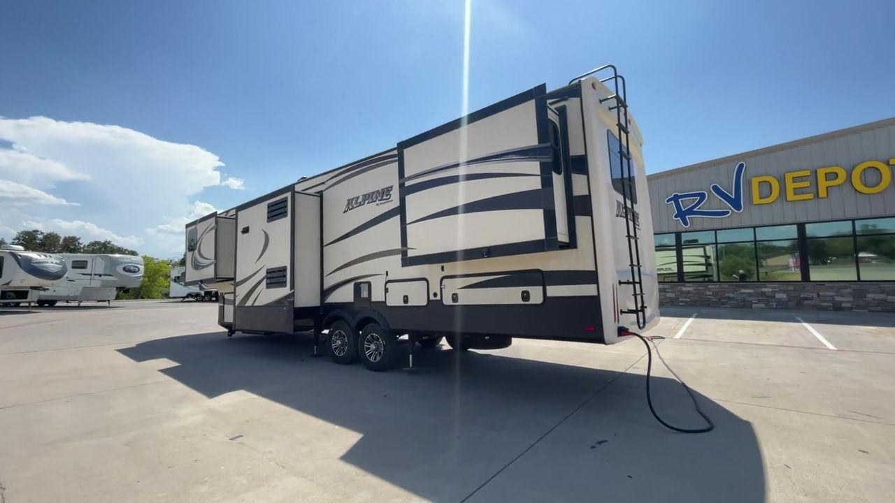 2014 GRAY KEYSTONE ALPINE 3620FL (4YDF36222EE) , Length: 39.08 ft. | Dry Weight: 12,370 lbs. | Gross Weight: 15,500 lbs. | Slides: 6 transmission, located at 4319 N Main St, Cleburne, TX, 76033, (817) 678-5133, 32.385960, -97.391212 - Experience the 2014 Alpine 3620FL fifth wheel, the pinnacle of comfort and elegance. This RV, painstakingly designed and built by Alpine, provides the best possible fifth wheel travel experience for individuals who want nothing less. The dimensions of this unit are 39.08 ft in length, 8 ft in width, - Photo #7