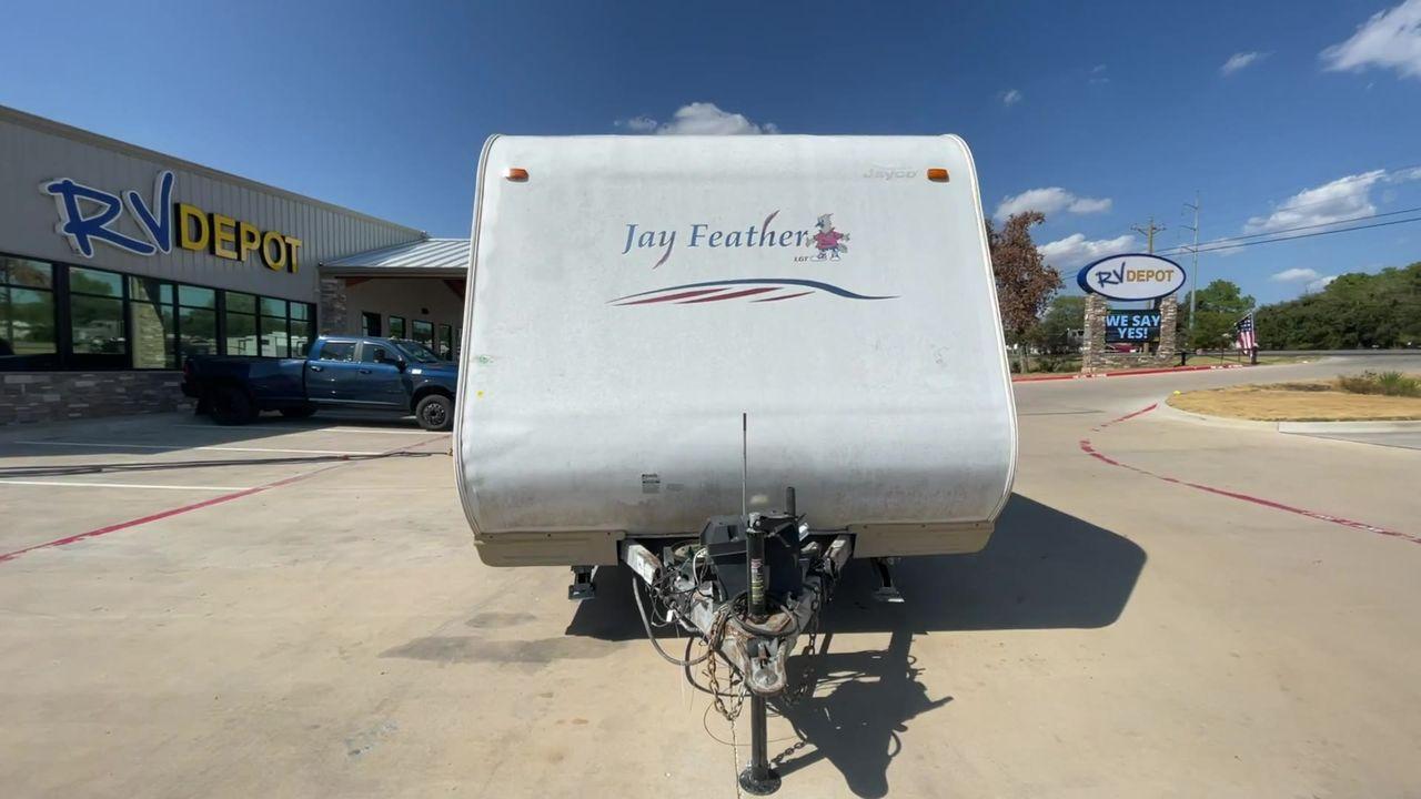 2008 WHITE JAY FEATHER 29D (1UJBJ02P381) , Length: 31.1 ft. | Dry Weight: 5,810 lbs. | Gross Weight: 7,350 lbs. | Slides: 1 transmission, located at 4319 N Main St, Cleburne, TX, 76033, (817) 678-5133, 32.385960, -97.391212 - Explore more reasons that emphasize the benefits of having this RV as your own. (1) It is lightweight and durable, thanks to its Aluminum Frame and Fiberglass body panels that are resistant to rust and corrosion. (2) It offers a smooth, attractive finish and additional weather resistance with it - Photo #4