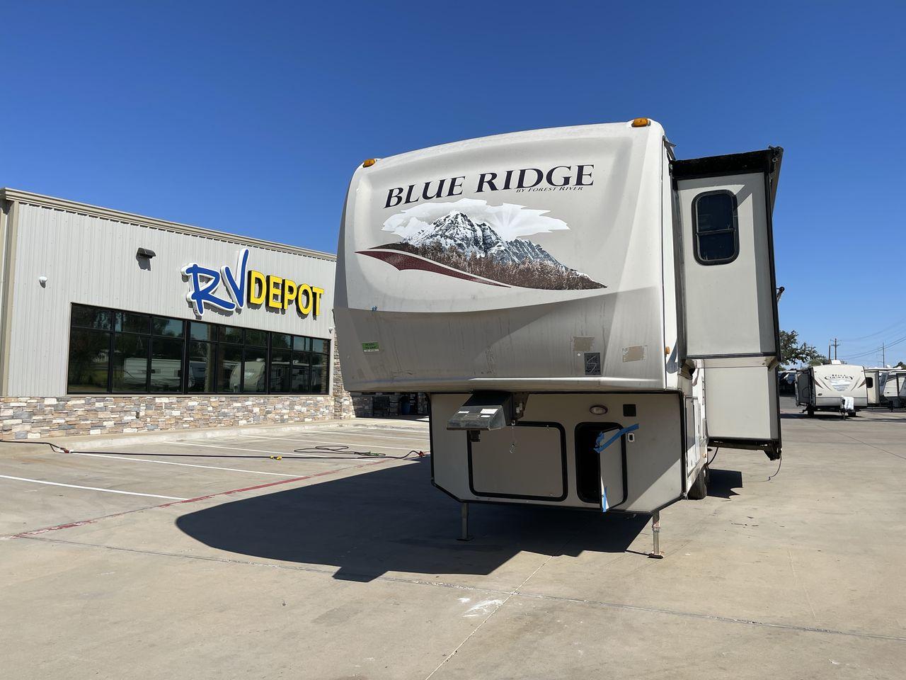 2011 TAN BLUE RIDGE 3125 (4X4FBLG22BG) , Length: 35.17 ft. | Dry Weight: 11,079 lbs. | Gross Weight: 13,975 lbs. | Slides: 3 transmission, located at 4319 N Main St, Cleburne, TX, 76033, (817) 678-5133, 32.385960, -97.391212 - Discover the perfect blend of comfort and functionality with the 2011 Blue Ridge 3125. It is a meticulously designed fifth-wheel trailer crafted for unforgettable travel experiences. Extending to 35 feet, this model incorporates three slide-outs, ingeniously expanding the living space to create an i - Photo #0