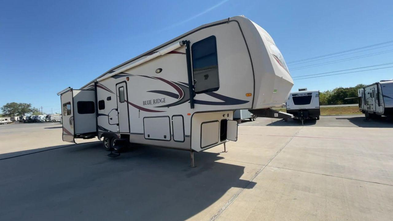2011 TAN BLUE RIDGE 3125 (4X4FBLG22BG) , Length: 35.17 ft. | Dry Weight: 11,079 lbs. | Gross Weight: 13,975 lbs. | Slides: 3 transmission, located at 4319 N Main St, Cleburne, TX, 76033, (817) 678-5133, 32.385960, -97.391212 - Discover the perfect blend of comfort and functionality with the 2011 Blue Ridge 3125. It is a meticulously designed fifth-wheel trailer crafted for unforgettable travel experiences. Extending to 35 feet, this model incorporates three slide-outs, ingeniously expanding the living space to create an i - Photo #3