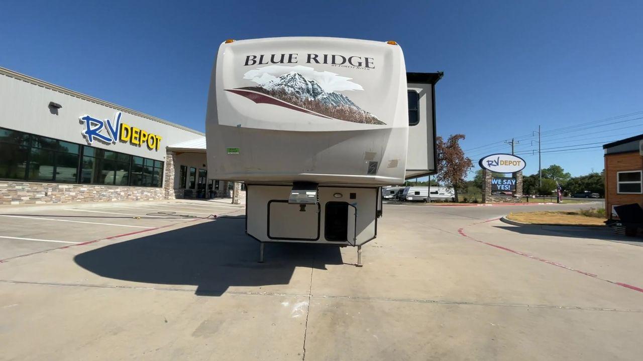 2011 TAN BLUE RIDGE 3125 (4X4FBLG22BG) , Length: 35.17 ft. | Dry Weight: 11,079 lbs. | Gross Weight: 13,975 lbs. | Slides: 3 transmission, located at 4319 N Main St, Cleburne, TX, 76033, (817) 678-5133, 32.385960, -97.391212 - Discover the perfect blend of comfort and functionality with the 2011 Blue Ridge 3125. It is a meticulously designed fifth-wheel trailer crafted for unforgettable travel experiences. Extending to 35 feet, this model incorporates three slide-outs, ingeniously expanding the living space to create an i - Photo #4