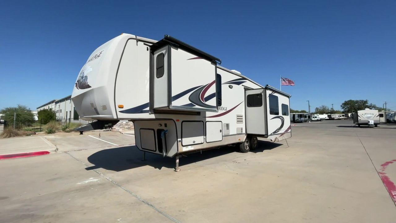 2011 TAN BLUE RIDGE 3125 (4X4FBLG22BG) , Length: 35.17 ft. | Dry Weight: 11,079 lbs. | Gross Weight: 13,975 lbs. | Slides: 3 transmission, located at 4319 N Main St, Cleburne, TX, 76033, (817) 678-5133, 32.385960, -97.391212 - Discover the perfect blend of comfort and functionality with the 2011 Blue Ridge 3125. It is a meticulously designed fifth-wheel trailer crafted for unforgettable travel experiences. Extending to 35 feet, this model incorporates three slide-outs, ingeniously expanding the living space to create an i - Photo #5