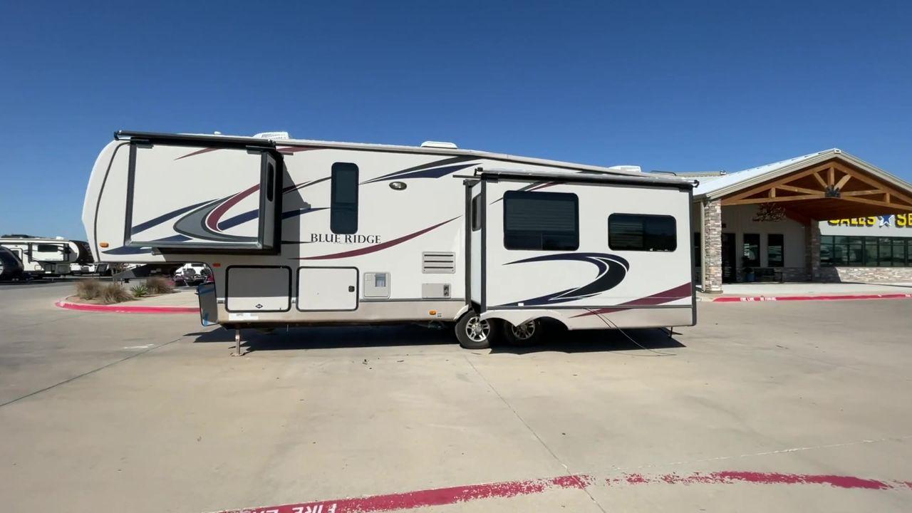 2011 TAN BLUE RIDGE 3125 (4X4FBLG22BG) , Length: 35.17 ft. | Dry Weight: 11,079 lbs. | Gross Weight: 13,975 lbs. | Slides: 3 transmission, located at 4319 N Main St, Cleburne, TX, 76033, (817) 678-5133, 32.385960, -97.391212 - Discover the perfect blend of comfort and functionality with the 2011 Blue Ridge 3125. It is a meticulously designed fifth-wheel trailer crafted for unforgettable travel experiences. Extending to 35 feet, this model incorporates three slide-outs, ingeniously expanding the living space to create an i - Photo #6