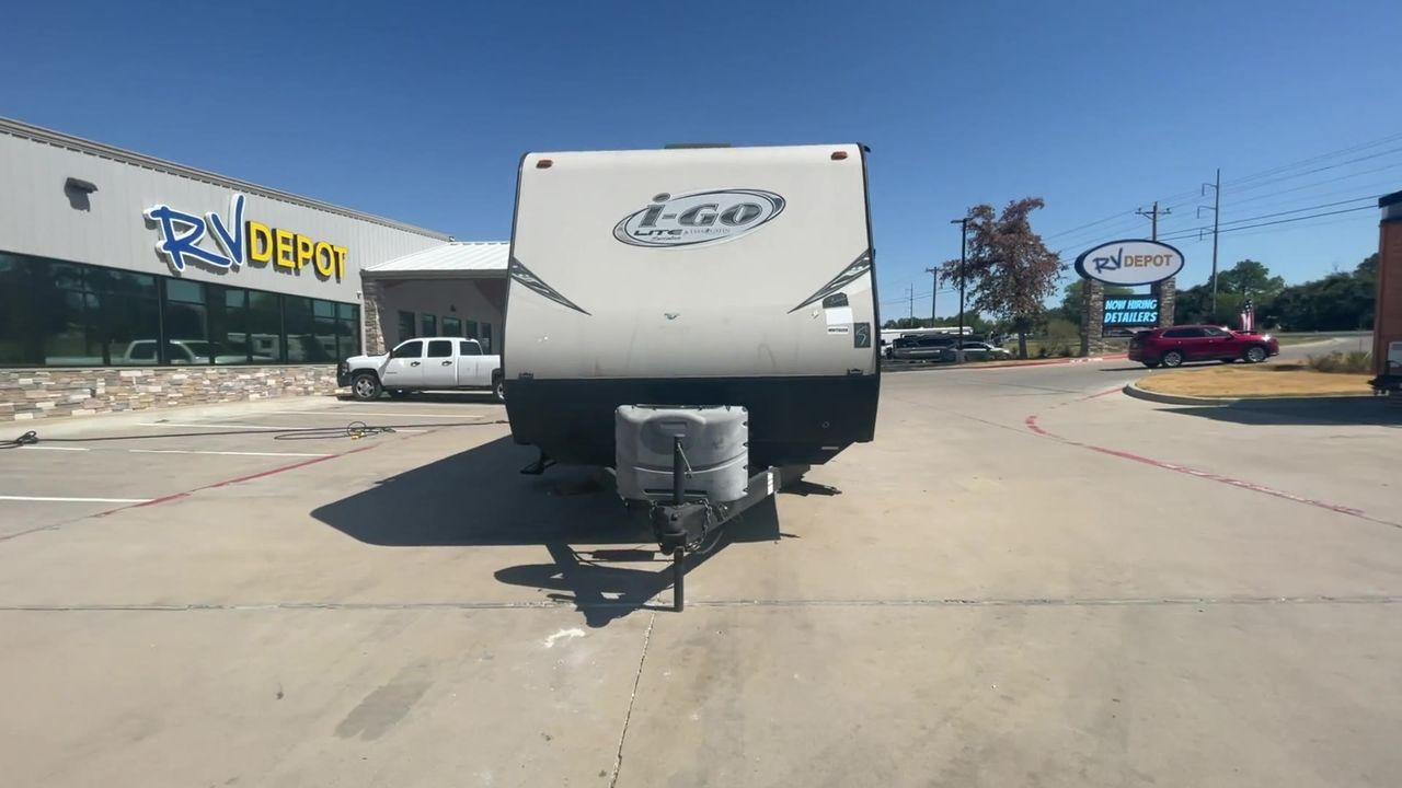 2014 WHITE EVERGREEN I GO 281RLDS (5ZWTGPE20E1) , Length: 32.42 ft | Dry Weight: 5,752 lbs | Gross Weight: 8,795 lbs | Slides: 1 transmission, located at 4319 N Main Street, Cleburne, TX, 76033, (817) 221-0660, 32.435829, -97.384178 - Photo #4