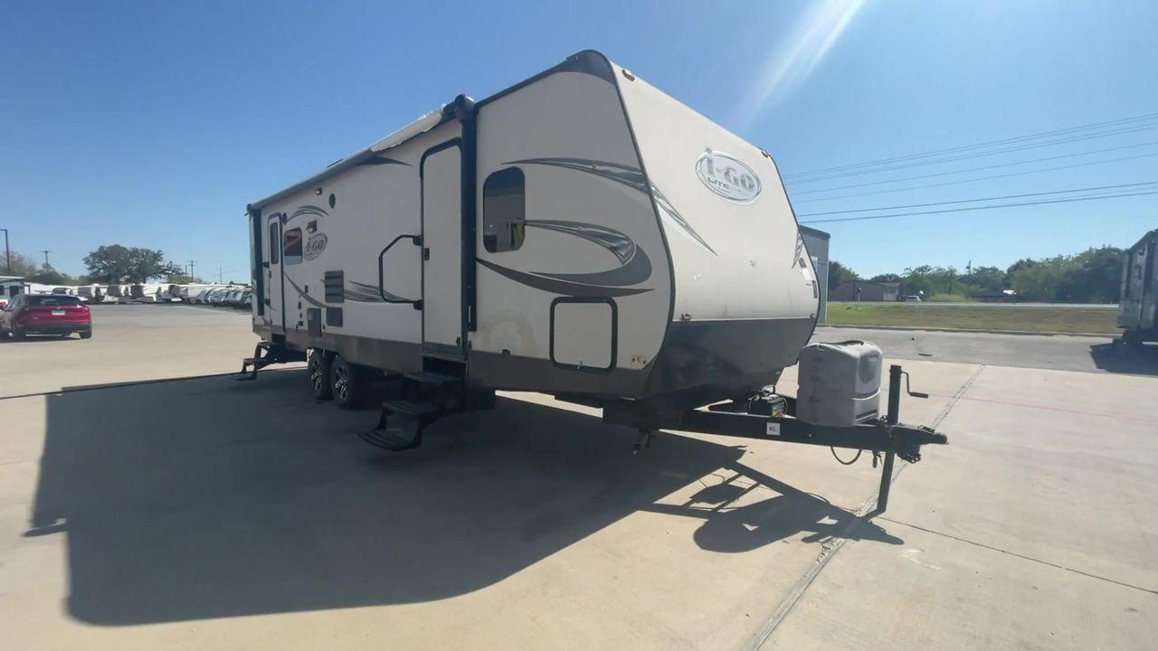 2014 WHITE EVERGREEN I GO 281RLDS (5ZWTGPE20E1) , Length: 32.42 ft | Dry Weight: 5,752 lbs | Gross Weight: 8,795 lbs | Slides: 1 transmission, located at 4319 N Main St, Cleburne, TX, 76033, (817) 678-5133, 32.385960, -97.391212 - Photo #5