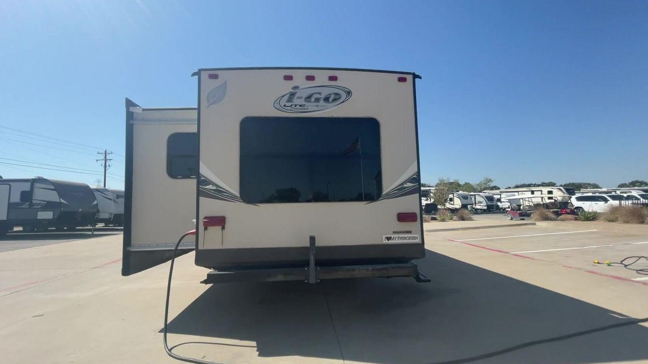 2014 WHITE EVERGREEN I GO 281RLDS (5ZWTGPE20E1) , Length: 32.42 ft | Dry Weight: 5,752 lbs | Gross Weight: 8,795 lbs | Slides: 1 transmission, located at 4319 N Main Street, Cleburne, TX, 76033, (817) 221-0660, 32.435829, -97.384178 - Photo #8