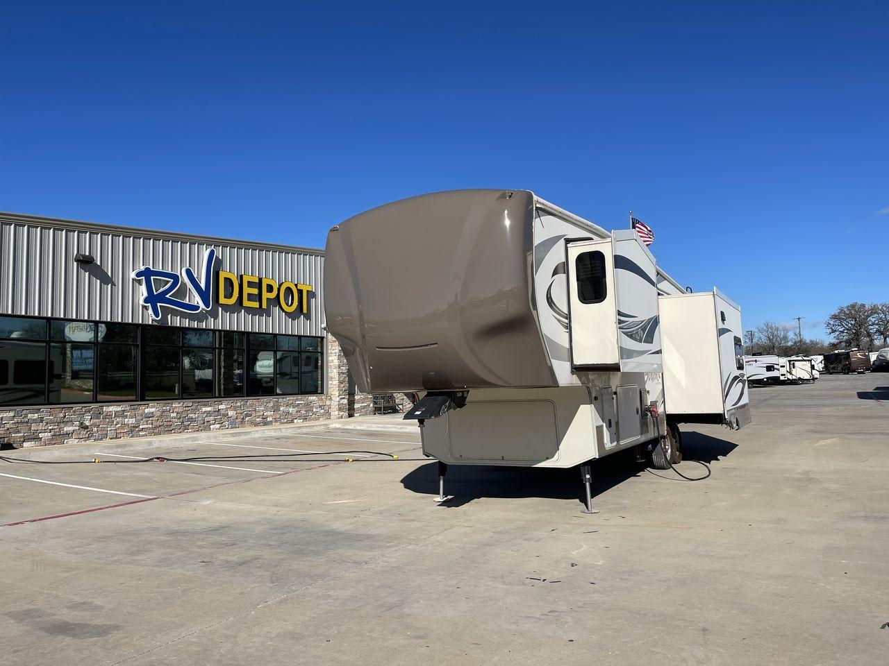 2015 TAN FOREST RIVER CEDAR CREEK 29RE (4X4FCRE21FS) , Length: 33.92 ft. | Dry Weight: 9,790 lbs. | Gross Weight: 13,615 lbs. | Slides: 3 transmission, located at 4319 N Main St, Cleburne, TX, 76033, (817) 678-5133, 32.385960, -97.391212 - The 2015 Forest River Cedar Creek Silverback 29RE is a 33 ft trailer with three slides that offers a spacious and inviting interior, perfect for both short getaways and extended adventures. When you walk inside, you'll be met by beautiful furniture and well-thought-out design elements that make camp - Photo #0