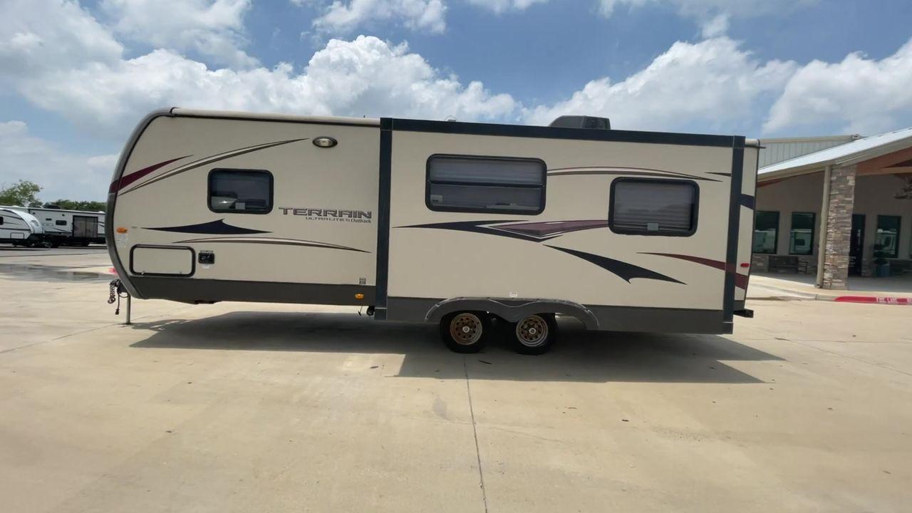 2014 TAN KEYSTONE OUTBACK TERRAIN 273T (4YDT27323EB) , Length: 30 ft. | Dry Weight: 5,758 lbs. | Gross Weight: 7,800 lbs. | Slides: 1 transmission, located at 4319 N Main St, Cleburne, TX, 76033, (817) 678-5133, 32.385960, -97.391212 - With the 2014 Keystone Outback Terrain 273TRL travel trailer, set out on your next adventure. This well-thought-out RV offers the ideal balance of flair and utility, making it a home away from home for your journeys. The dimensions of this unit are 30 ft in length, 8 ft in width, and 10.92 ft in - Photo #6