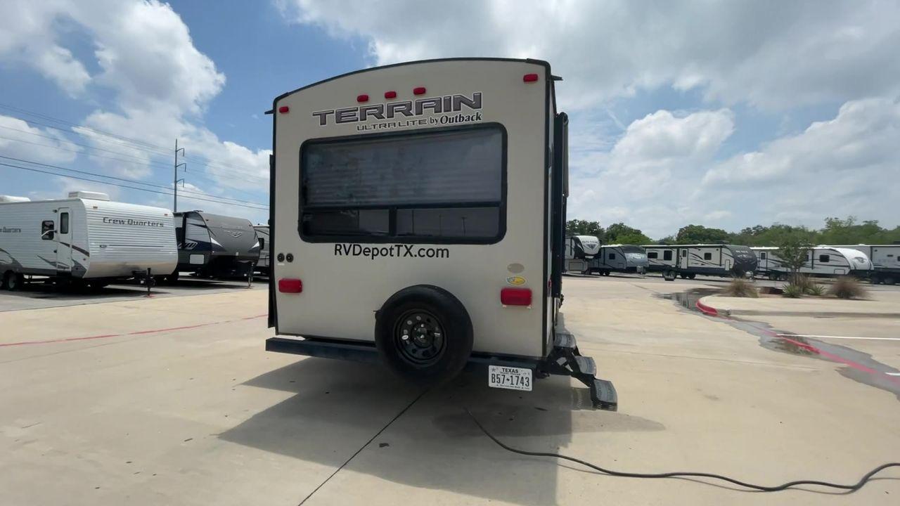 2014 TAN KEYSTONE OUTBACK TERRAIN 273T (4YDT27323EB) , Length: 30 ft. | Dry Weight: 5,758 lbs. | Gross Weight: 7,800 lbs. | Slides: 1 transmission, located at 4319 N Main St, Cleburne, TX, 76033, (817) 678-5133, 32.385960, -97.391212 - Photo #8