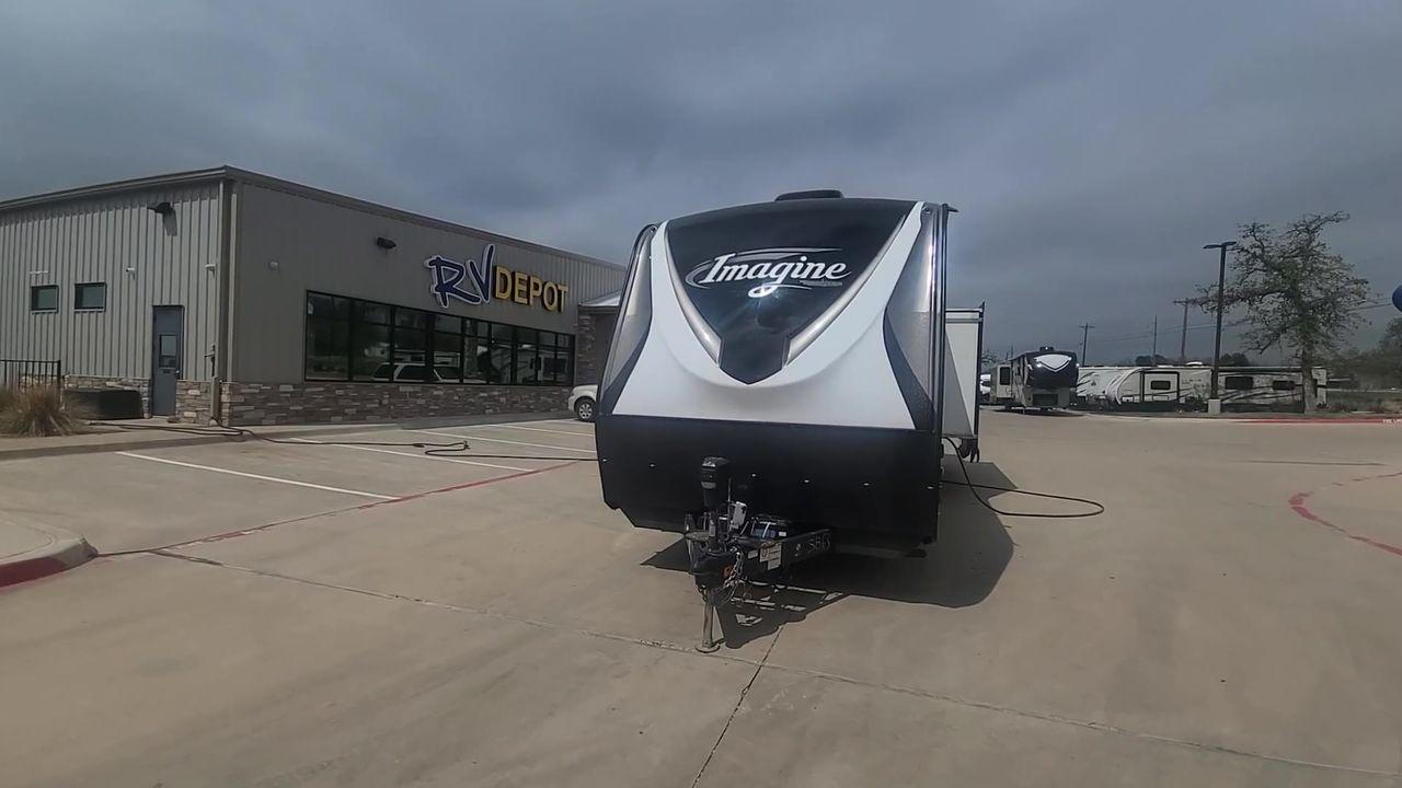 2018 WHITE IMAGINE 2950RL (573TE3325J6) , Length: 34 ft | Dry Weight: 6,985 lbs | Gross Weight: 8,995 lbs | Slides: 2 transmission, located at 4319 N Main St, Cleburne, TX, 76033, (817) 678-5133, 32.385960, -97.391212 - Appreciate the cozy feel during a camping vacation with your family in this 2018 Imagine 2950RL travel trailer. This unit measures in 33.67 ft length, 11 ft in height, and 6.75 ft in interior height. It has a dry weight of 6,985 lbs with a GVWR of 8,995 lbs and a hitch weight of 795 lbs. The 2950RL - Photo #4
