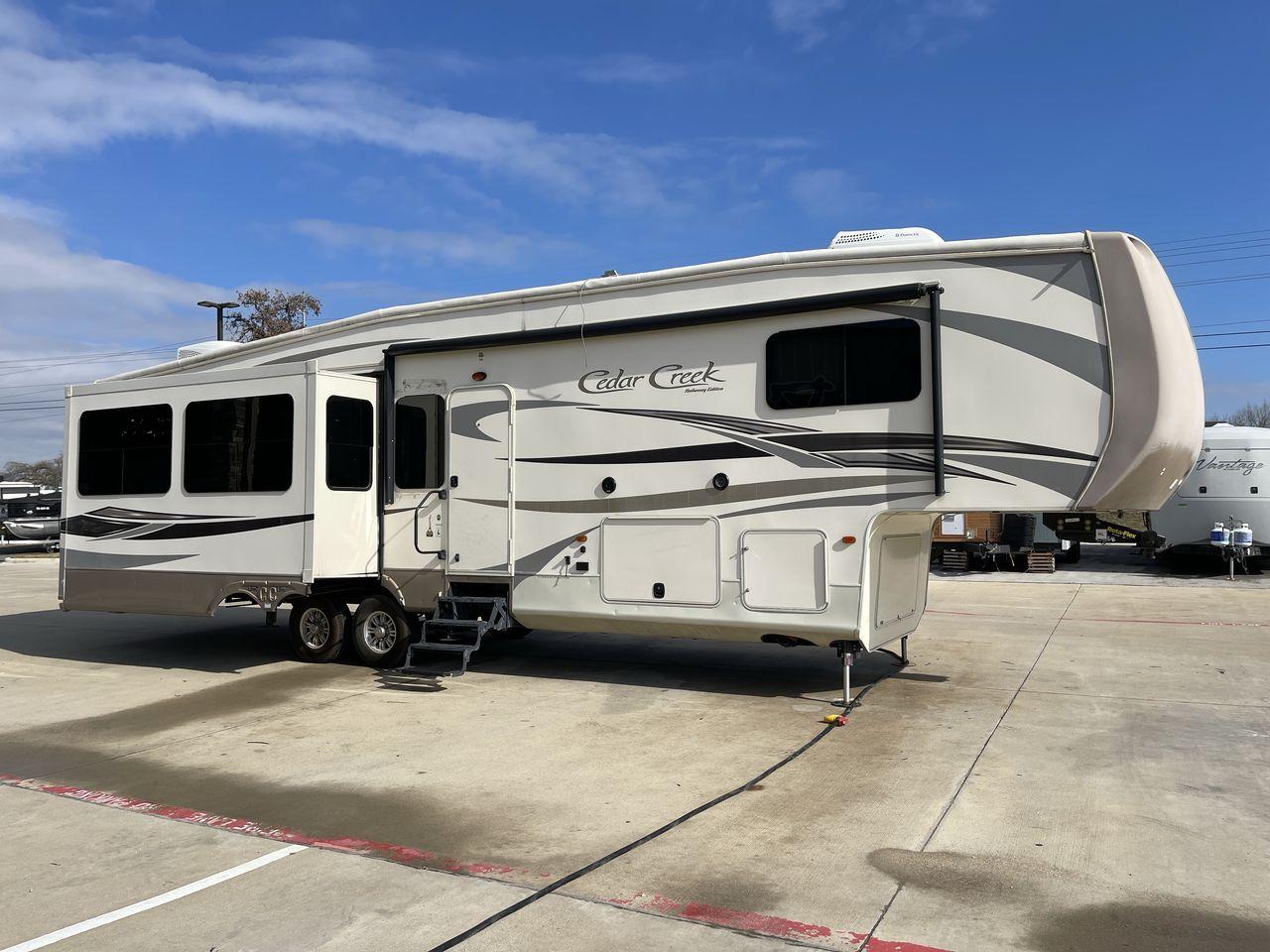 2016 TAN FOREST RIVER CEDAR CREEK 36CKTS (4X4FCRM27GS) , Length: 39.83 ft. | Dry Weight: 12,670 lbs. | Gross Weight: 16,407 lbs. | Slides: 3 transmission, located at 4319 N Main St, Cleburne, TX, 76033, (817) 678-5133, 32.385960, -97.391212 - Photo #23