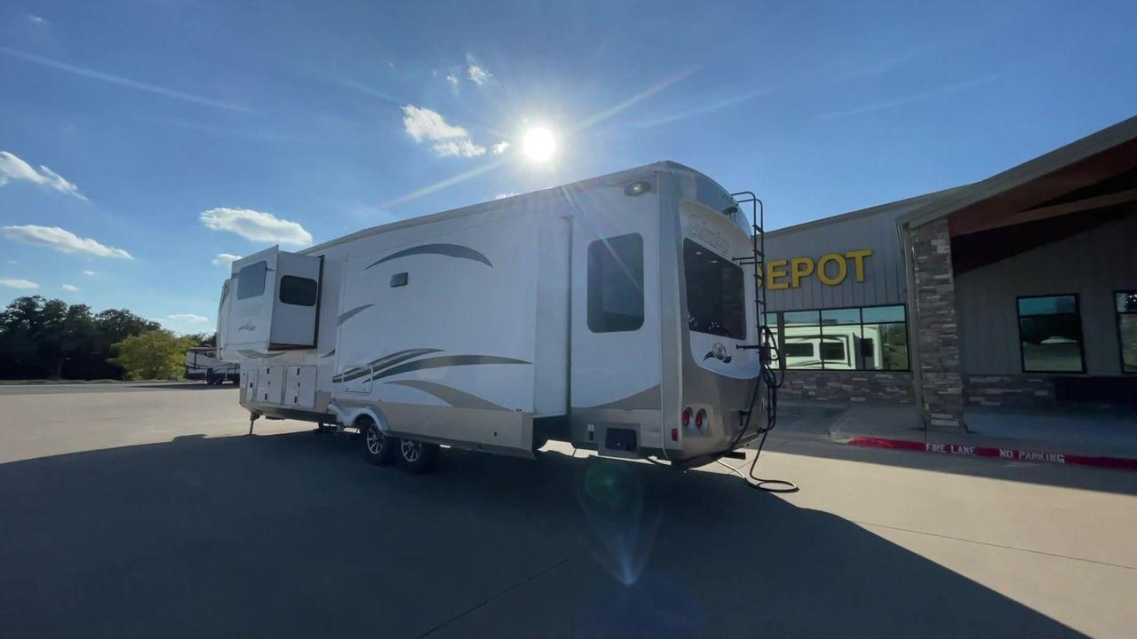 2018 TAN FOREST RIVER COLUNMBUS 383FB (4X4FCMP27J6) , Length: 42.08 ft. | Dry Weight: 13,164 lbs. | Gross Weight: 16,164 lbs. | Slides: 4 transmission, located at 4319 N Main Street, Cleburne, TX, 76033, (817) 221-0660, 32.435829, -97.384178 - The 2018 Palomino Columbus 383FB is a luxurious fifth wheel designed to redefine your camping experience with its opulent features and thoughtful layout. This remarkable model boasts a length of 42.08 feet and a dry weight of 13,164 lbs. These specs alone ensure a spacious and stable platform for yo - Photo #7