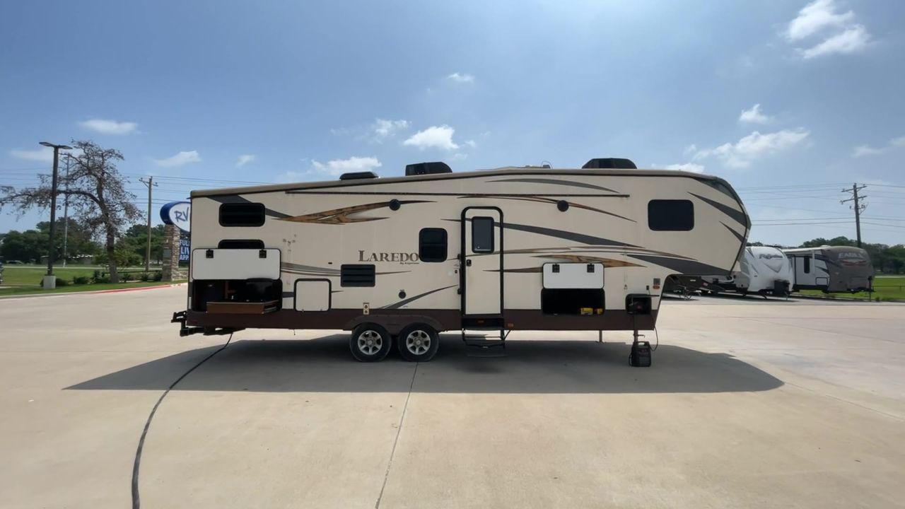 2015 WHITE KEYSTONE LAREDO 285SBH (4YDF28522FK) , Length: 33 ft. | Dry Weight: 7,880 lbs. | Gross Weight: 9,580 lbs. | Slides: 1 transmission, located at 4319 N Main Street, Cleburne, TX, 76033, (817) 221-0660, 32.435829, -97.384178 - This 2015 Keystone Fifth Wheel measures 33 feet long and 8 feet wide with a dry weight of 7,880 lbs. It has a GVWR of 9,580 lbs and a hitch weight of 1,465 lbs. This model also comes with automatic heating and cooling rated at 30,000 and 13,500 BTUs respectively. The exterior of this unit is a base - Photo #2