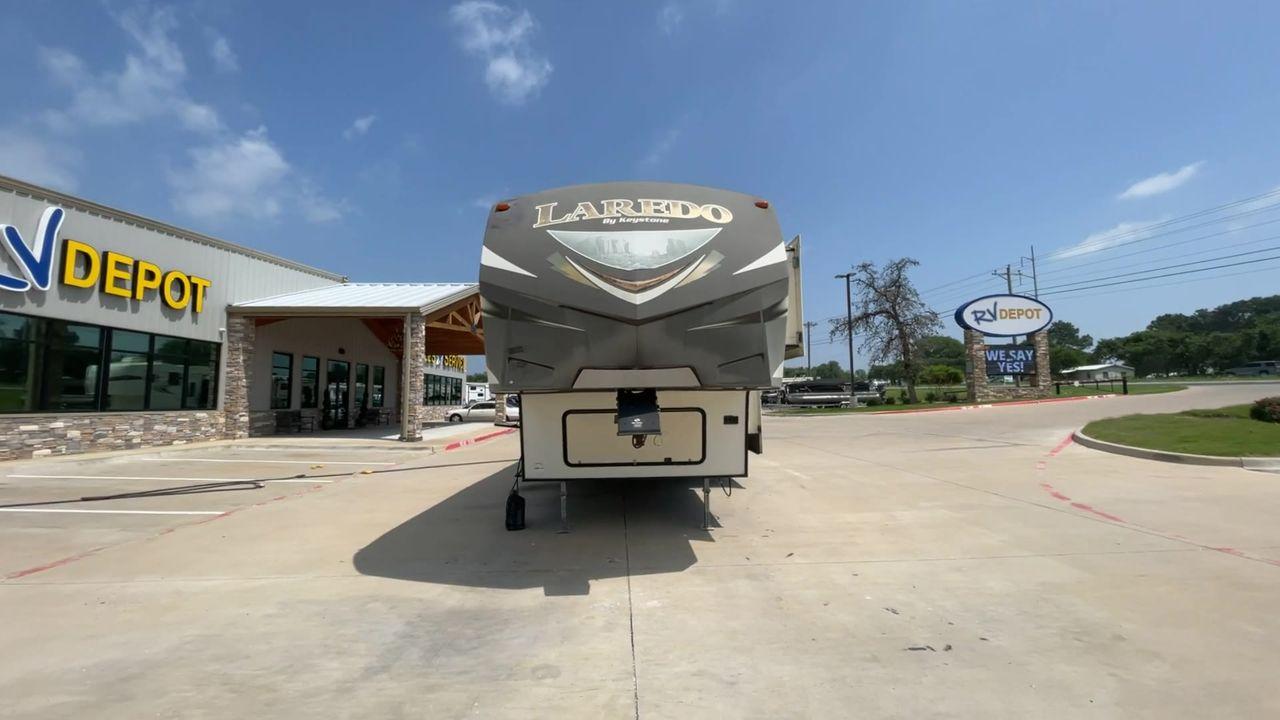 2015 WHITE KEYSTONE LAREDO 285SBH (4YDF28522FK) , Length: 33 ft. | Dry Weight: 7,880 lbs. | Gross Weight: 9,580 lbs. | Slides: 1 transmission, located at 4319 N Main Street, Cleburne, TX, 76033, (817) 221-0660, 32.435829, -97.384178 - This 2015 Keystone Fifth Wheel measures 33 feet long and 8 feet wide with a dry weight of 7,880 lbs. It has a GVWR of 9,580 lbs and a hitch weight of 1,465 lbs. This model also comes with automatic heating and cooling rated at 30,000 and 13,500 BTUs respectively. The exterior of this unit is a base - Photo #4