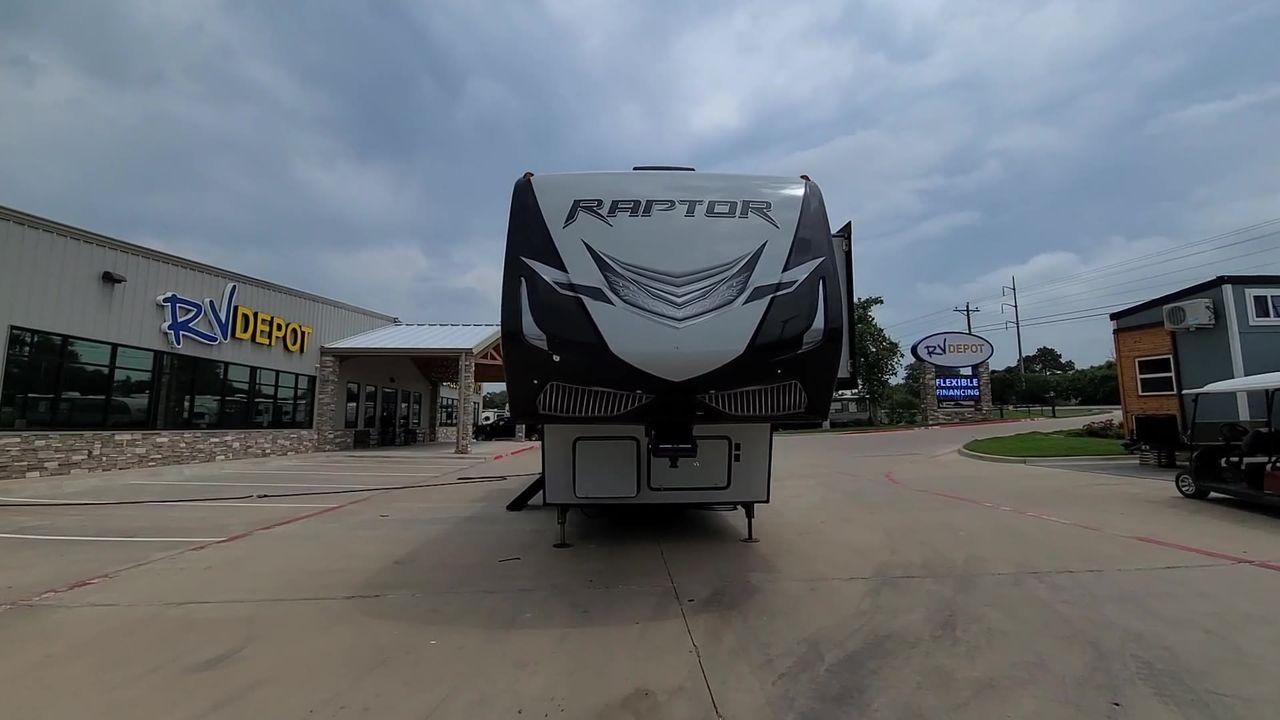 2018 WHITE KEYSTONE RAPTOR 353TS (4YDF35327JR) , Length: 39 ft. | Dry Weight: 13,850 lbs. | Gross Weight: 17,000 lbs. | Slides: 3 transmission, located at 4319 N Main St, Cleburne, TX, 76033, (817) 678-5133, 32.385960, -97.391212 - This 2018 Keystone Raptor 353TS measures 39 feet. It is a dual axle, aluminum wheel setup with hydraulic drum brakes. Its dry weight is 13,850 lbs; its payload capacity is 3,150 lbs, its hitch weight is 3,200 lbs, and the GVWR is 17,000 lbs. The fiberglass exterior is painted tan with black, white, - Photo #2