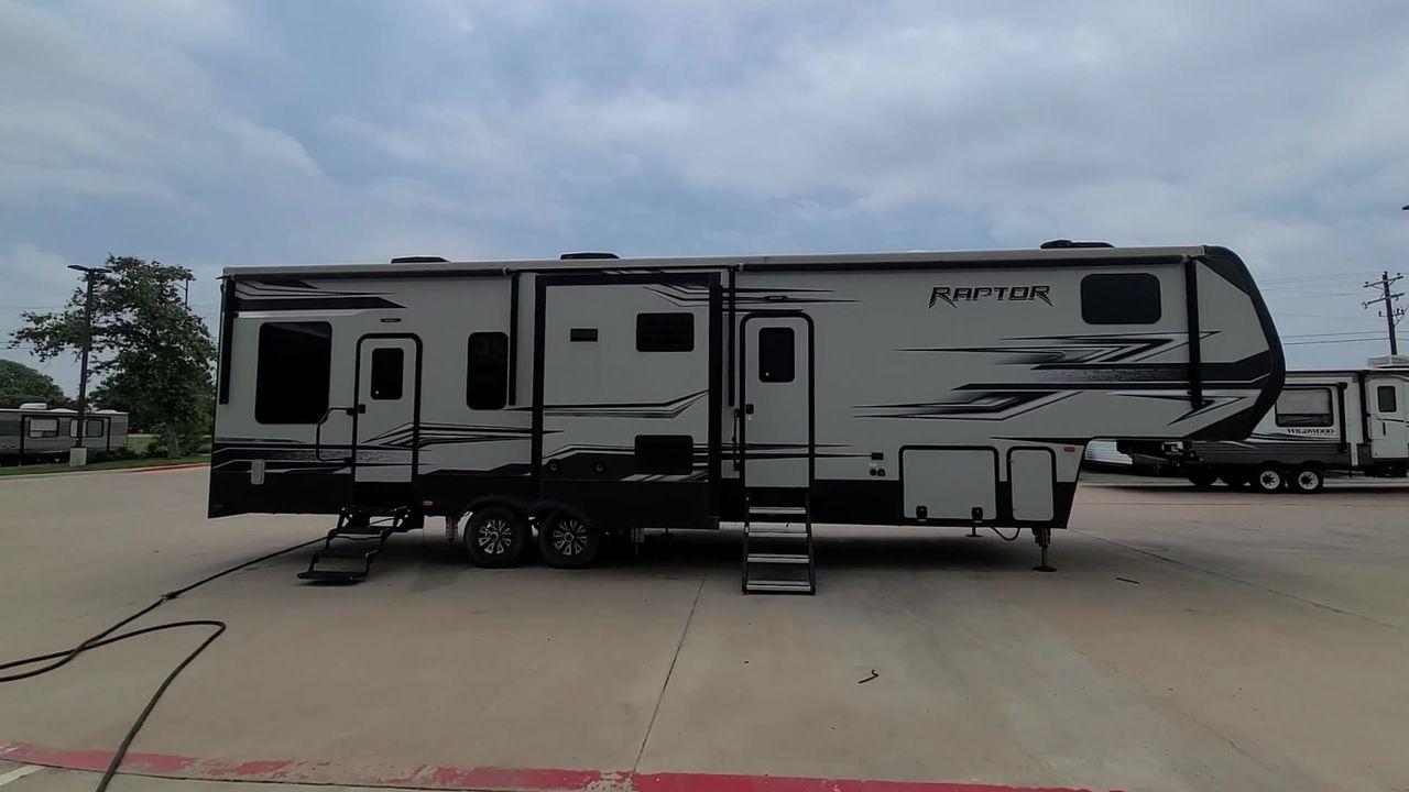 2018 WHITE KEYSTONE RAPTOR 353TS (4YDF35327JR) , Length: 39 ft. | Dry Weight: 13,850 lbs. | Gross Weight: 17,000 lbs. | Slides: 3 transmission, located at 4319 N Main St, Cleburne, TX, 76033, (817) 678-5133, 32.385960, -97.391212 - This 2018 Keystone Raptor 353TS measures 39 feet. It is a dual axle, aluminum wheel setup with hydraulic drum brakes. Its dry weight is 13,850 lbs; its payload capacity is 3,150 lbs, its hitch weight is 3,200 lbs, and the GVWR is 17,000 lbs. The fiberglass exterior is painted tan with black, white, - Photo #5