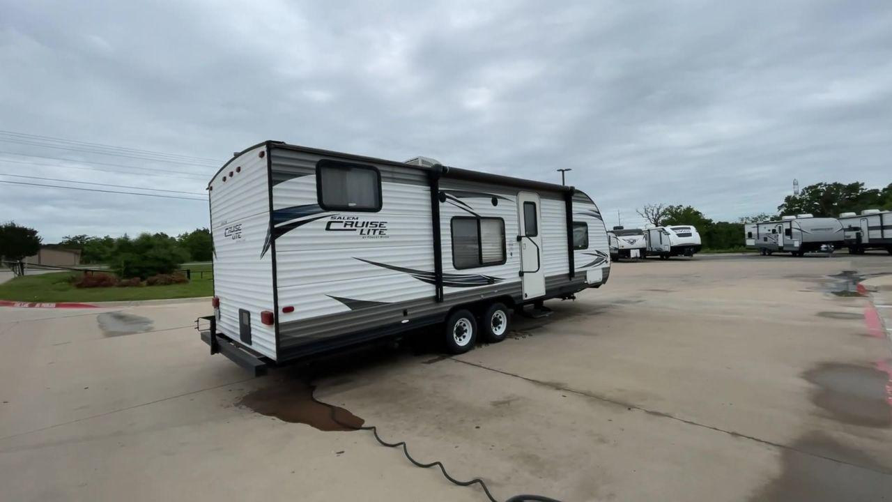 2015 WHITE SALEM CRUISE LITE 261BH (4X4TSMB20F7) , located at 4319 N Main Street, Cleburne, TX, 76033, (817) 221-0660, 32.435829, -97.384178 - This 2015 Forest River Salem Cruise Lite 261BHXL travel trailer measures 29'1" feet. It is a dual axle, chrome wheel setup with electric drum brakes. Its dry weight is 4,313 lbs, its payload capacity 3,082 lbs, and its hitch weight 434 lbs. The aluminum exterior is painted white with gray graphics. - Photo #1