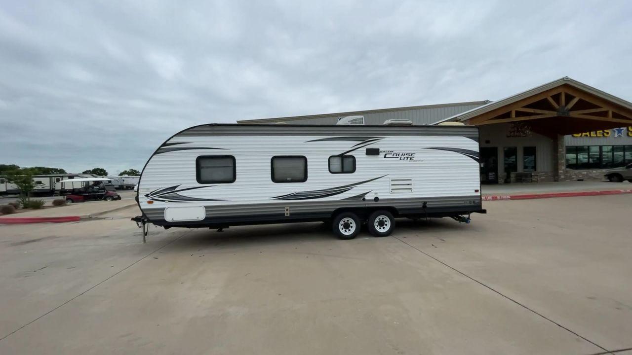 2015 WHITE SALEM CRUISE LITE 261BH (4X4TSMB20F7) , located at 4319 N Main Street, Cleburne, TX, 76033, (817) 221-0660, 32.435829, -97.384178 - This 2015 Forest River Salem Cruise Lite 261BHXL travel trailer measures 29'1" feet. It is a dual axle, chrome wheel setup with electric drum brakes. Its dry weight is 4,313 lbs, its payload capacity 3,082 lbs, and its hitch weight 434 lbs. The aluminum exterior is painted white with gray graphics. - Photo #6